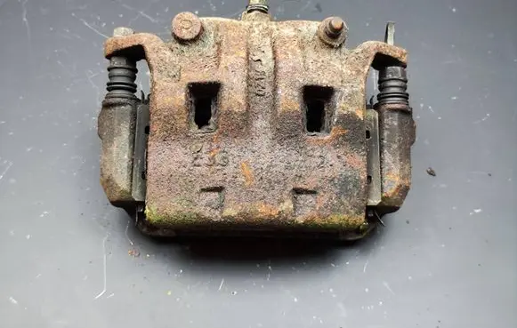 Nissan Navara Front brake caliper 41001EB30A