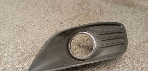 Ford Focus Front fog light trim/grill 8M5119952A