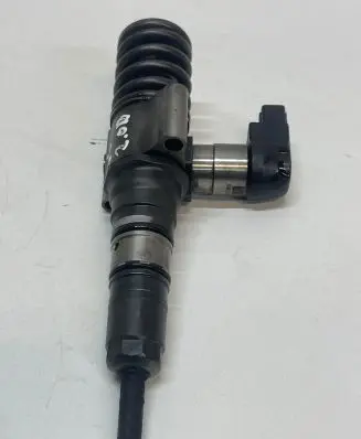 Volkswagen PASSAT B6 Fuel injector De03g130 073S