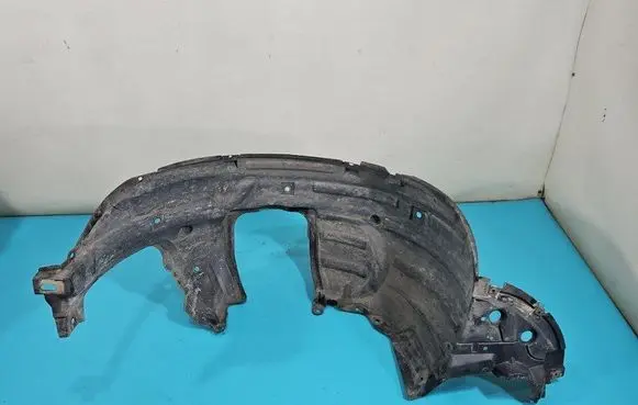 Front wheel arch liner splash guards