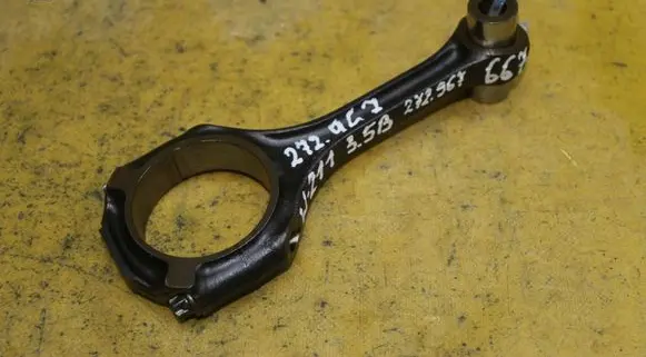 Mercedes-Benz E W211 Piston with connecting rod