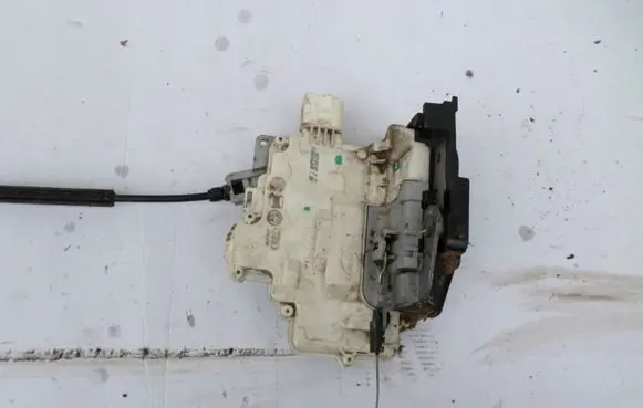 Seat Toledo III (5P) Rear door lock 5P0839012