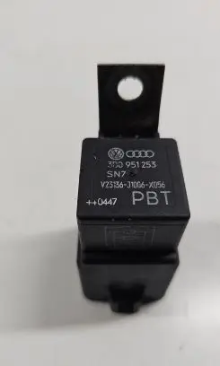 Volkswagen PASSAT B6 Other relay 3D0951253