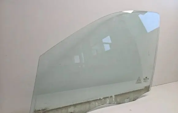 Hyundai Santa Fe Front door window glass four-door