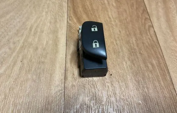 Saab 9-3 Ver2 Central locking switch button 12791171