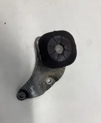 Engine mounting bracket