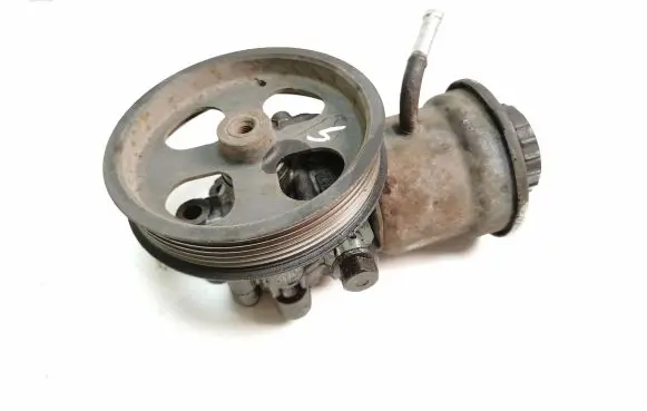 Toyota Avensis T250 Power steering pump