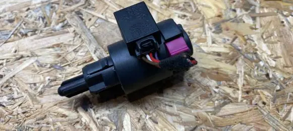 Audi A6 S6 C6 4F Brake pedal sensor switch 4F0945459B