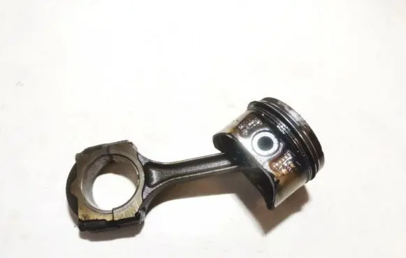 Renault Laguna II Piston with connecting rod