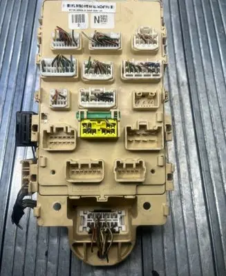Toyota Yaris Fuse box set 827300D020 827300D020A