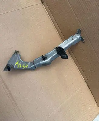 Audi A4 S4 B8 8K Fender mounting bracket 8K0821135