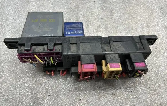 Audi A6 S6 C5 4B Fuse box set 8L0941822A