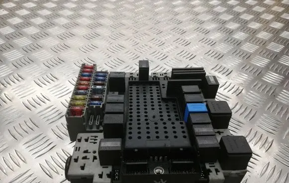 Volvo S80 Fuse module 08696098 08679899