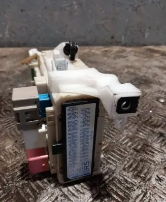Toyota RAV 4 (XA30) Fuse module 8273042350 T10377