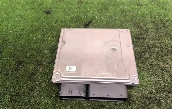 BMW 1 E81 E87 Engine control unit/module 7810000 0281015075