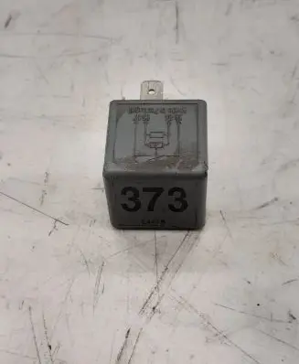 Volkswagen PASSAT B5 Other relay 8D0951253A V23134B52X301