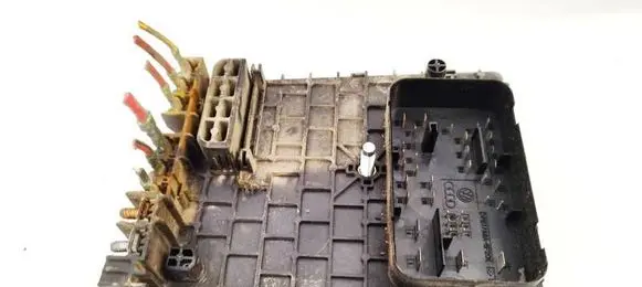 Volkswagen PASSAT B6 Fuse box set 3C0937125
