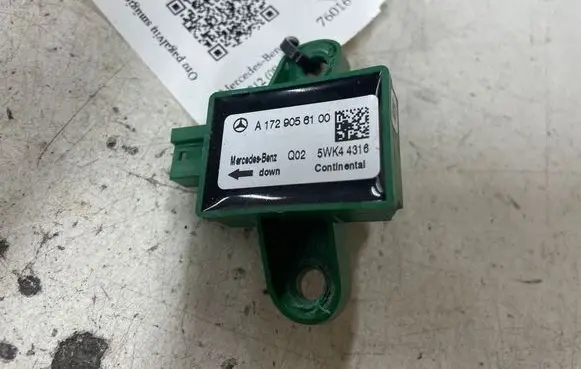 Mercedes-Benz E W212 Airbag deployment crash/impact sensor A1729056100 5WK44316