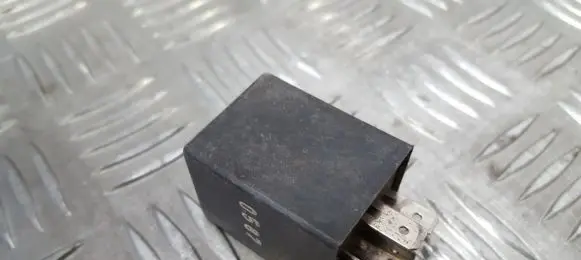 Volkswagen PASSAT B3 Other relay 321955531a