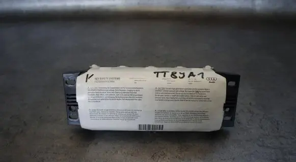 Audi TT TTS Mk2 Passenger airbag 8J0880202B