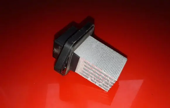 KIA Carens II Heater blower motor/fan resistor 7E27