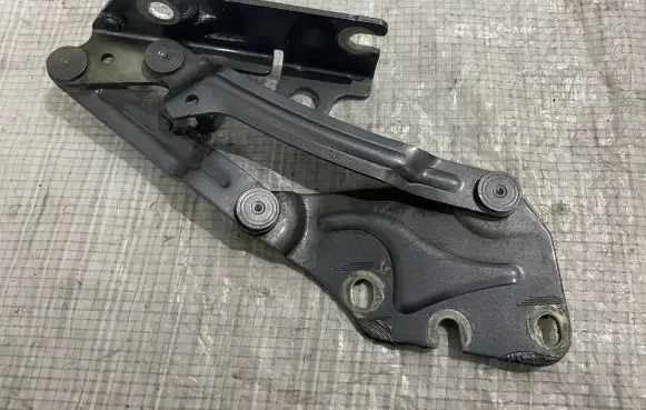 Volkswagen Golf Plus Engine bonnet/hood hinges 5M0823301