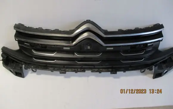 Citroen C5 Aircross Front bumper upper radiator grill 9825347677