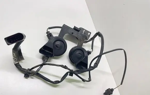 Audi A6 S6 C6 4F Horn signal 4F0951229