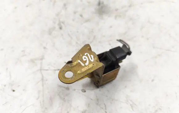 Audi A4 S4 B5 8D Turbo solenoid valve 437906283A