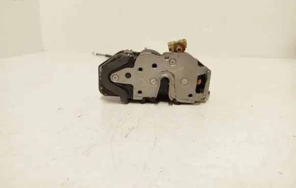 Opel Insignia A Front door lock