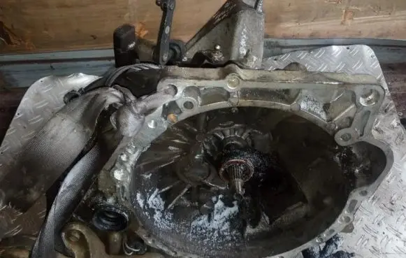 Mazda 2 Manual 5 speed gearbox 8th0615631 fc150