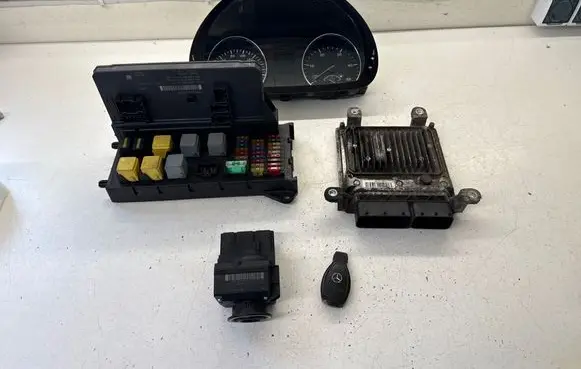 Mercedes-Benz Sprinter W906 Engine ECU kit and lock set A6519000601 28277619 A6519019400