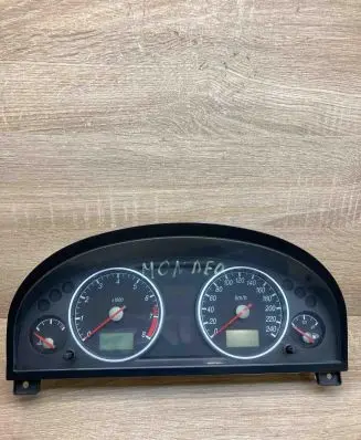 Ford Mondeo Mk III Speedometer (instrument cluster) 1S7F108411 44ZU187