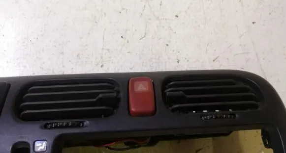 Mazda 626 Dash center air vent grill