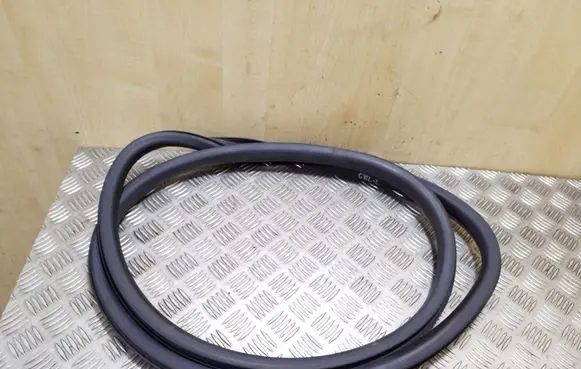 Peugeot 208 I Rear door rubber seal (on body) 