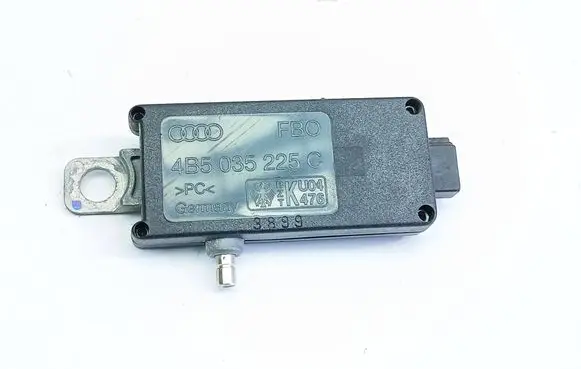 Audi A6 S6 C5 4B Aerial antenna amplifier 4B5035225C