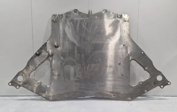 Chevrolet Corvette C8 Engine splash shield/under tray 84407946