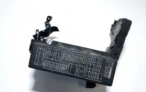 Nissan Primera Fuse box set
