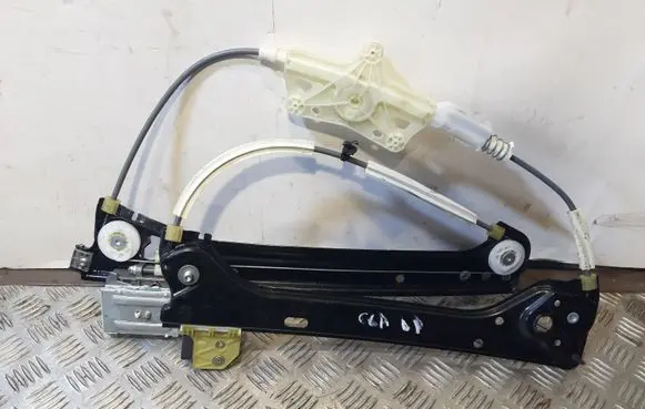 Mercedes-Benz CLA C117 X117 W117 Front window lifting mechanism without motor 935664102