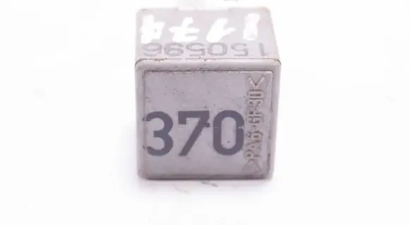 Volkswagen Golf IV Other relay 8D0951253 150598