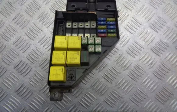Land Rover Freelander Fuse box cover 