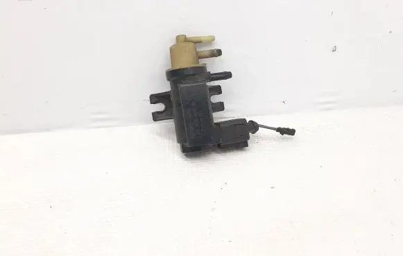 Volkswagen PASSAT B6 Other engine bay part 1K0906627A