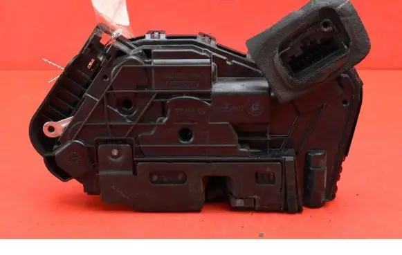 Skoda Fabia Mk3 (NJ) Front door lock 45340180
