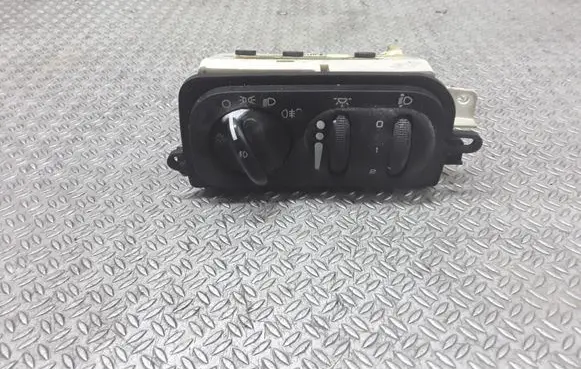 Chrysler 300M Light switch P04760156AE