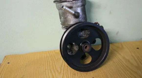 Toyota Avensis T250 Power steering pump