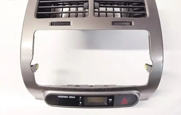 Toyota Urban Cruiser (XP110) Dash center air vent grill 5540552810 55405-52810