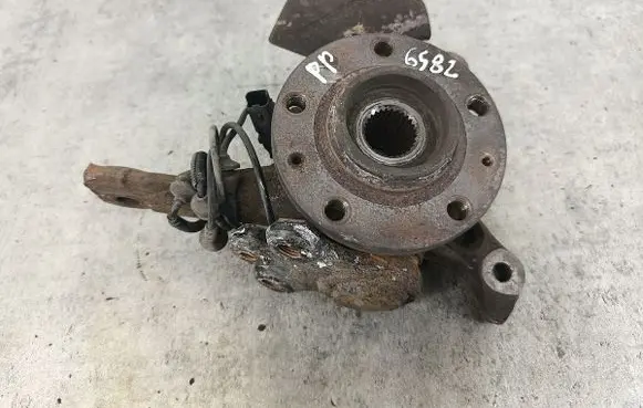 Peugeot 407 Front wheel hub spindle knuckle