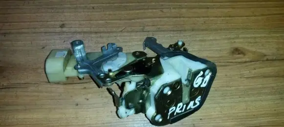 Toyota Prius (XW10) Rear door lock 000520