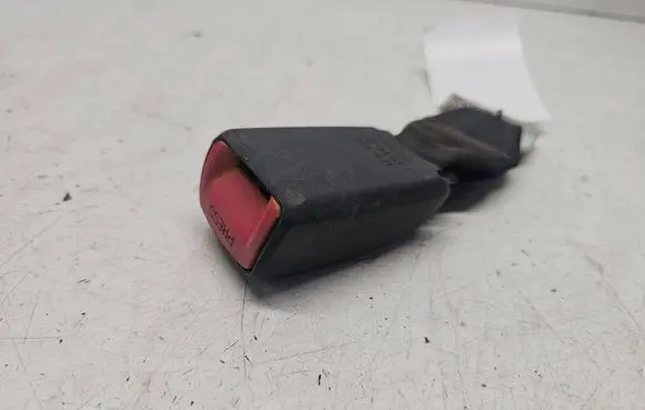 Peugeot 107 Front seatbelt buckle E034501