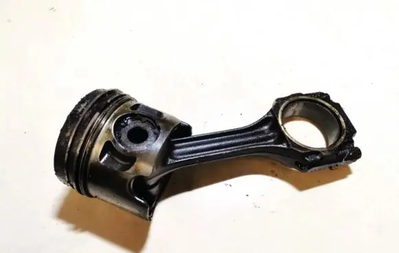 Volkswagen PASSAT B4 Piston with connecting rod 028H